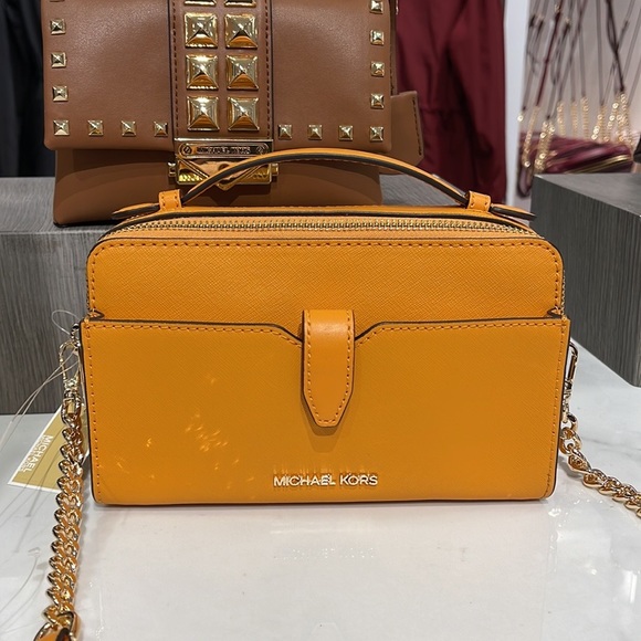 Michael Kors Women Medium Double Zip Phone Crossbody
Honeycomb Multi - Picture 3 of 16